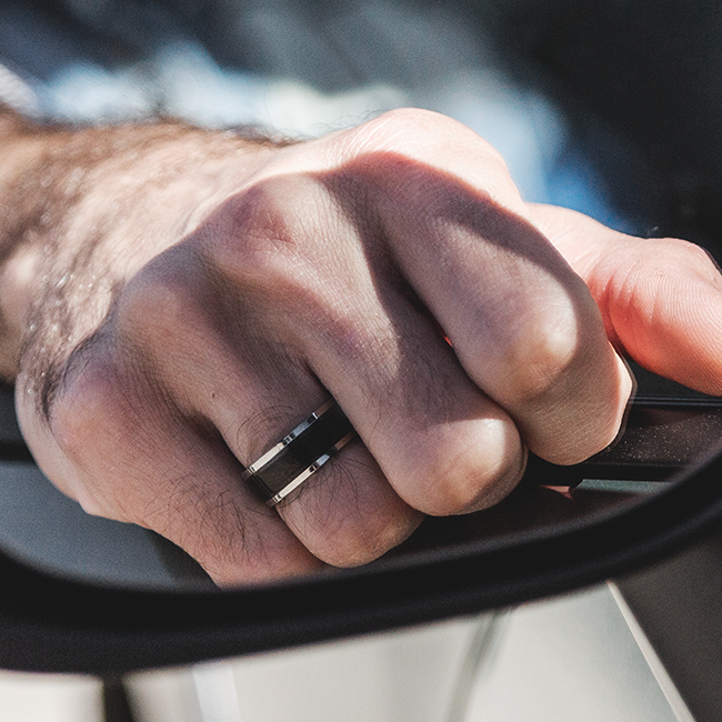 Hardy - Men's Titanium Two Tone Step Edge Black IP Ring
