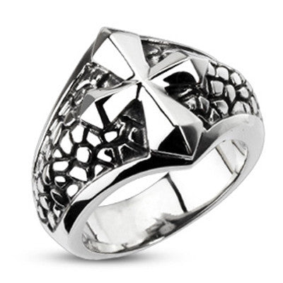 Crusader – FINAL SALE Oxidized silver stainless steel cross pebbled band men’s ring